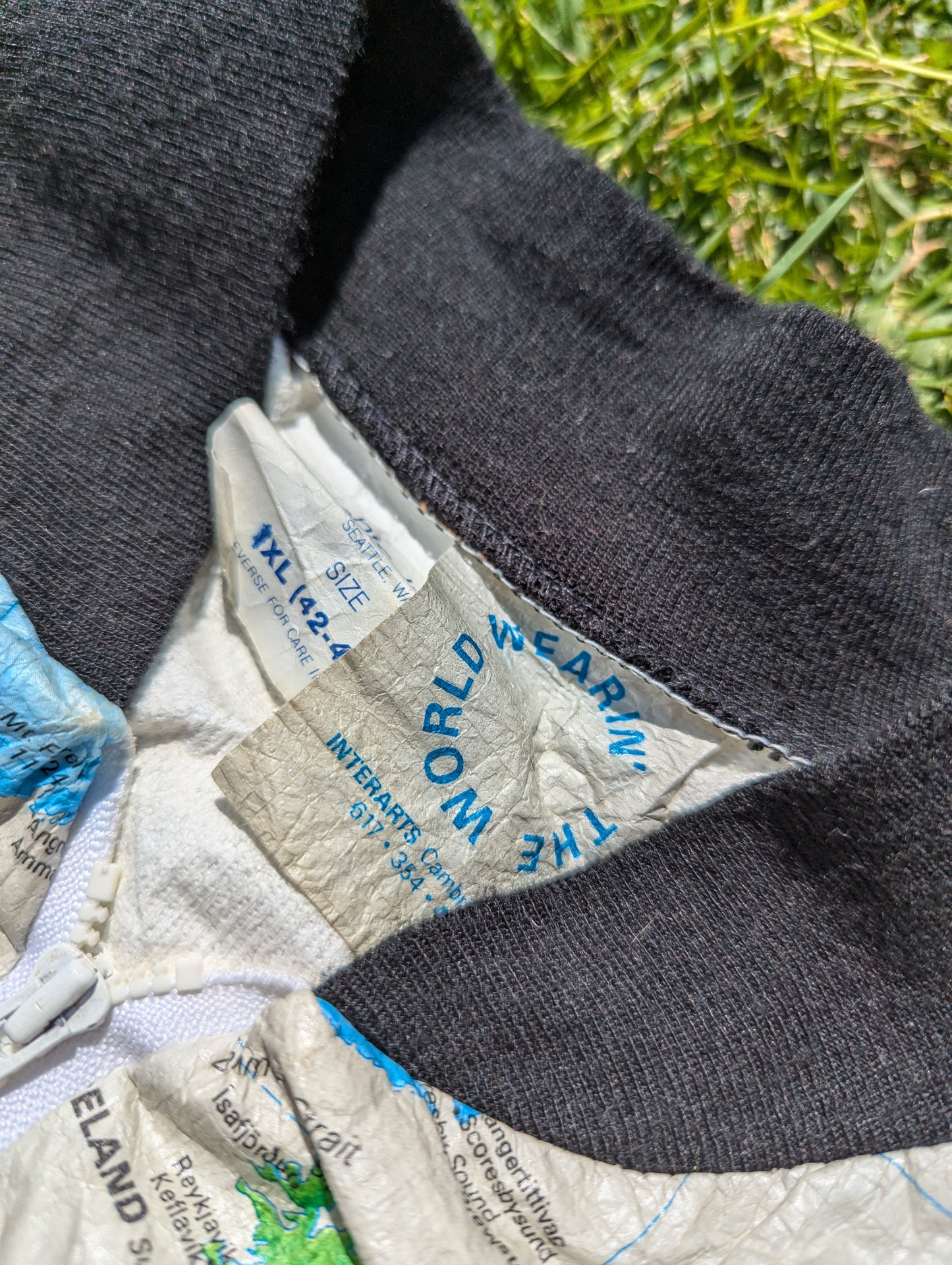 Wearin' the world tyvek jacket - Kurt Cobain 80s/90s