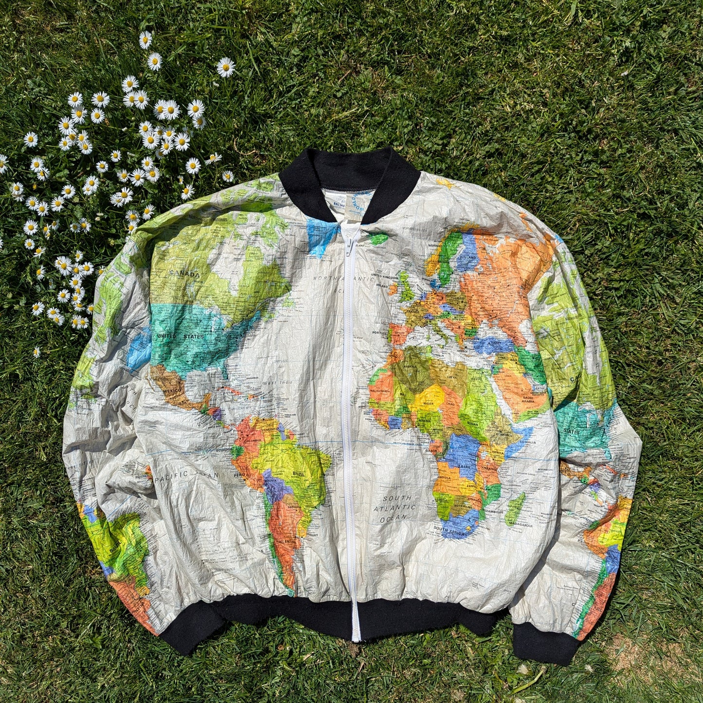 Wearin' the world tyvek jacket - Kurt Cobain 80s/90s