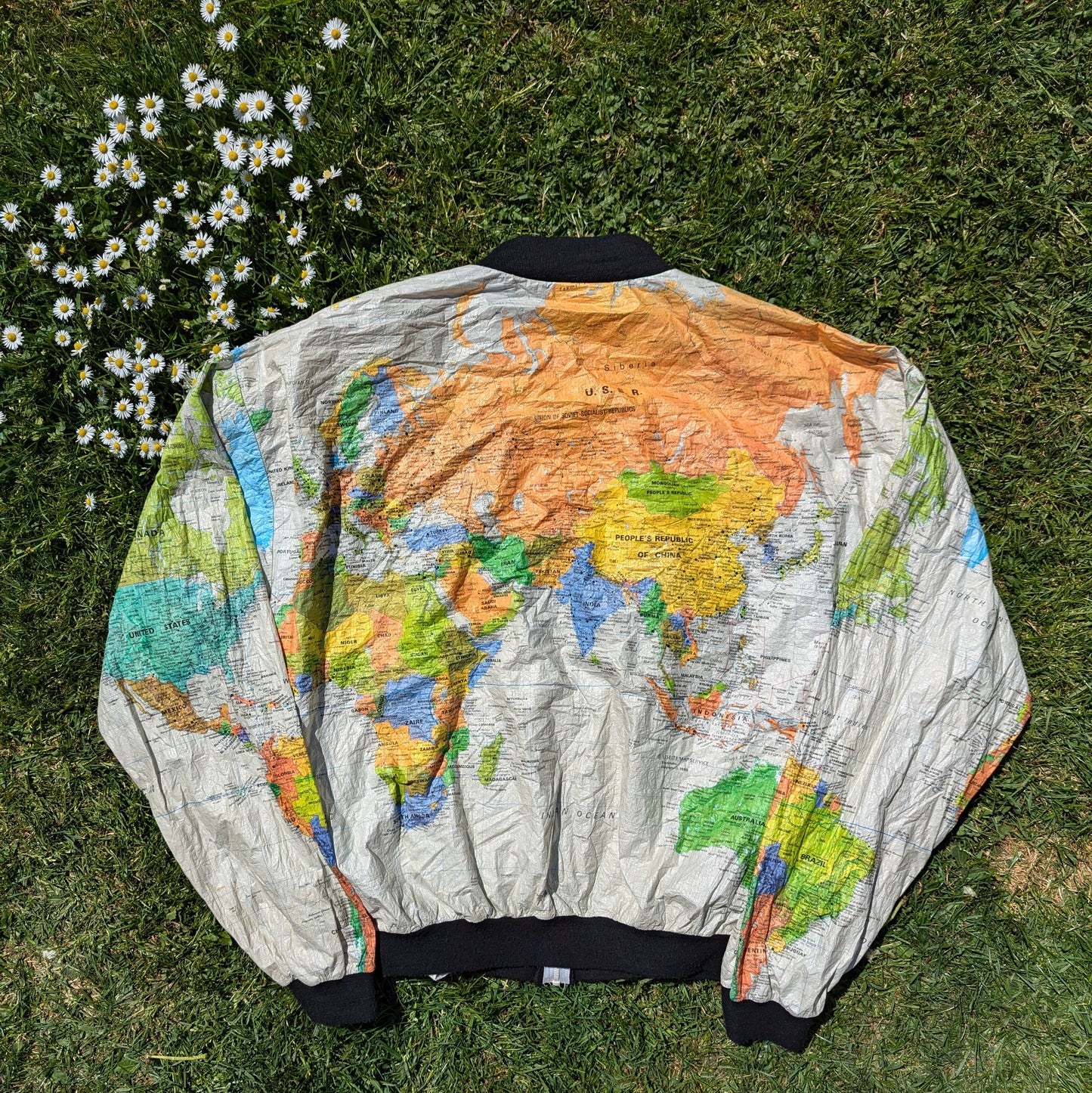 Wearin' the world tyvek jacket - Kurt Cobain 80s/90s